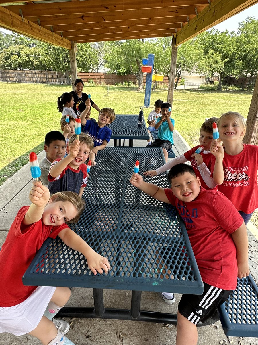 1Dmrstrimble's tweet photo. It’s red, WHITE, and blue day for the Countdown to Summer! We are celebrating 4th of July in May. @MKBMavs https://t.co/2MPnTJ8Bet