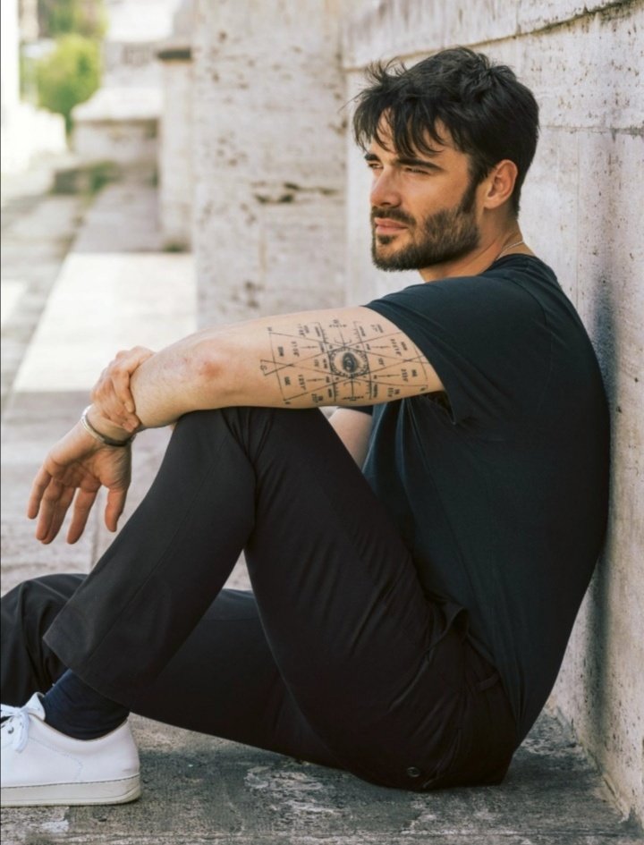 Giulio para la revista Chi hace unas semanas atrás (imagenes con más calidad) 😍🙌🏻
#GiulioBerruti