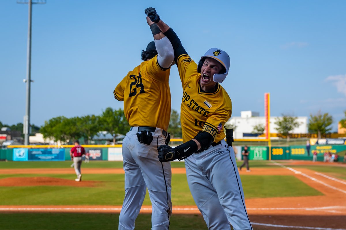 SunBelt's tweet photo. 𝗜𝗧'𝗦 𝗔 𝗩𝗜𝗕𝗘.

A 10-run sixth has @AppBaseball feeling some type of way. ☀️⚾️ https://t.co/RJsPEZYZWY