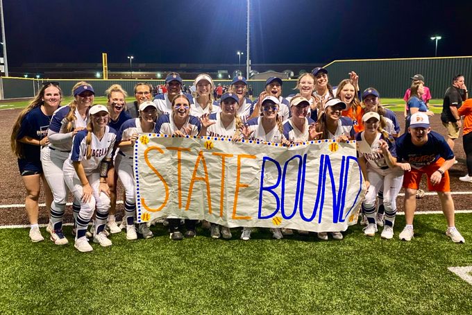 🚨WE ARE GOING TO STATE🚨

Austin, get ready for these BEARS  because we are READY. 

Thank you to our family and friends for helping us make HERstory!!!

#WeAreBridgelandSoftball #136