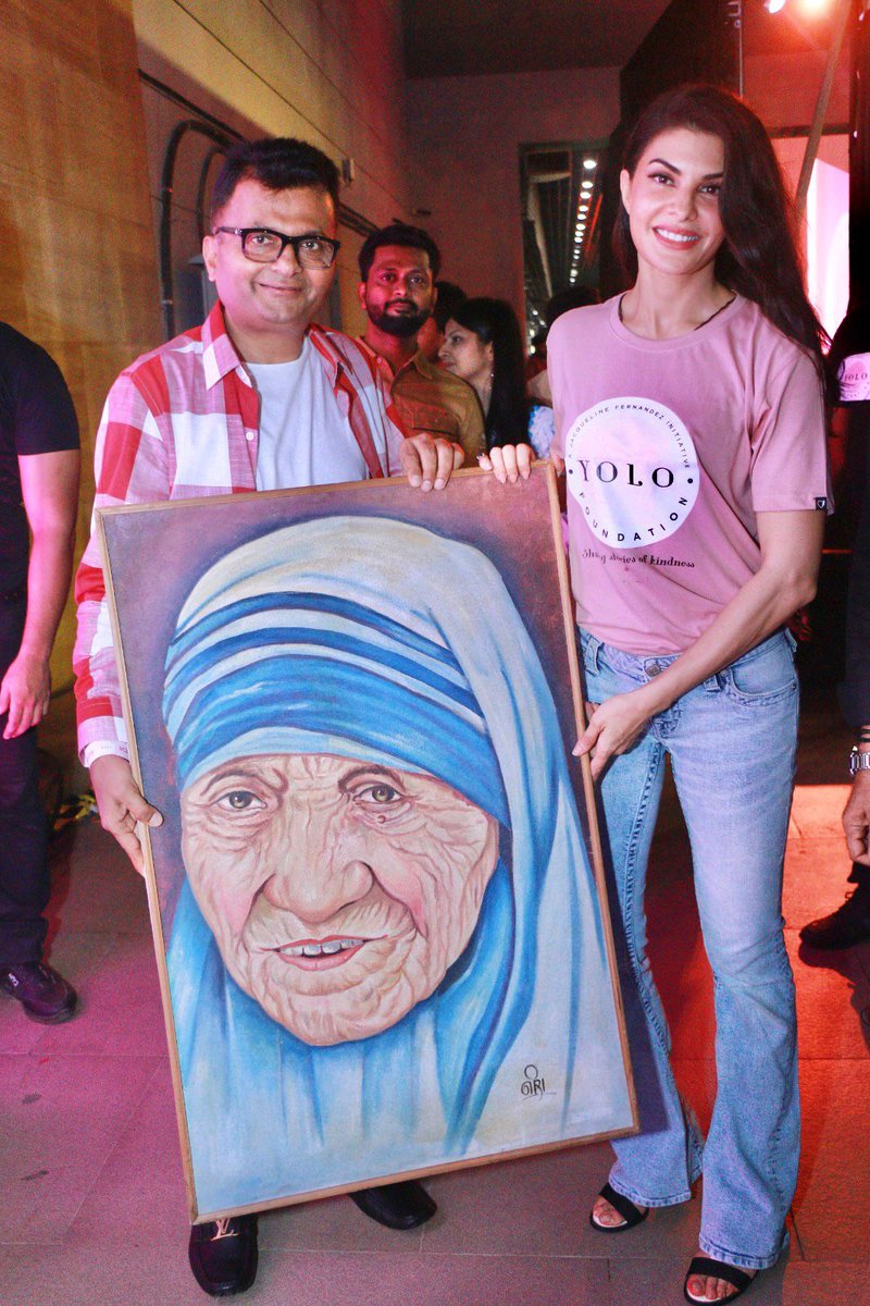 AneelMurarka's tweet photo. Met the gorgeous &amp; talented actress @Asli_Jacqueline ji at her recent event, along with actor friend @soorajthapar ji. Presented her with a painting of #MotherTeresa . She was absolutely ecstatic about this surprise #gift and accepted it gracefully 

Have a wonderful weekend 🖼️🖌️ https://t.co/24dsnftoDP