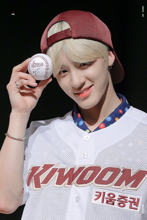 deobimom's tweet photo. Eric's wearing a kiwoom jersey 🥹🥹🥹 his dreams are coming true 🥹

Kevin looking like a proud mom at the back same

#더보이즈 #THEBOYZ https://t.co/KxF3DDujyl