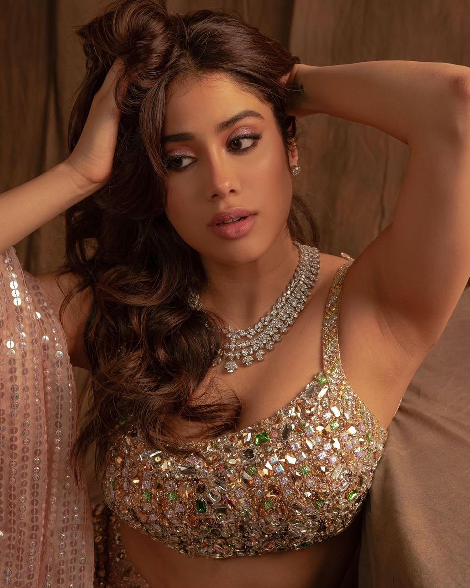 5 times Janhvi Kapoor embraced edgy glamour with barely-there blouses: trib.al/3dobkLM