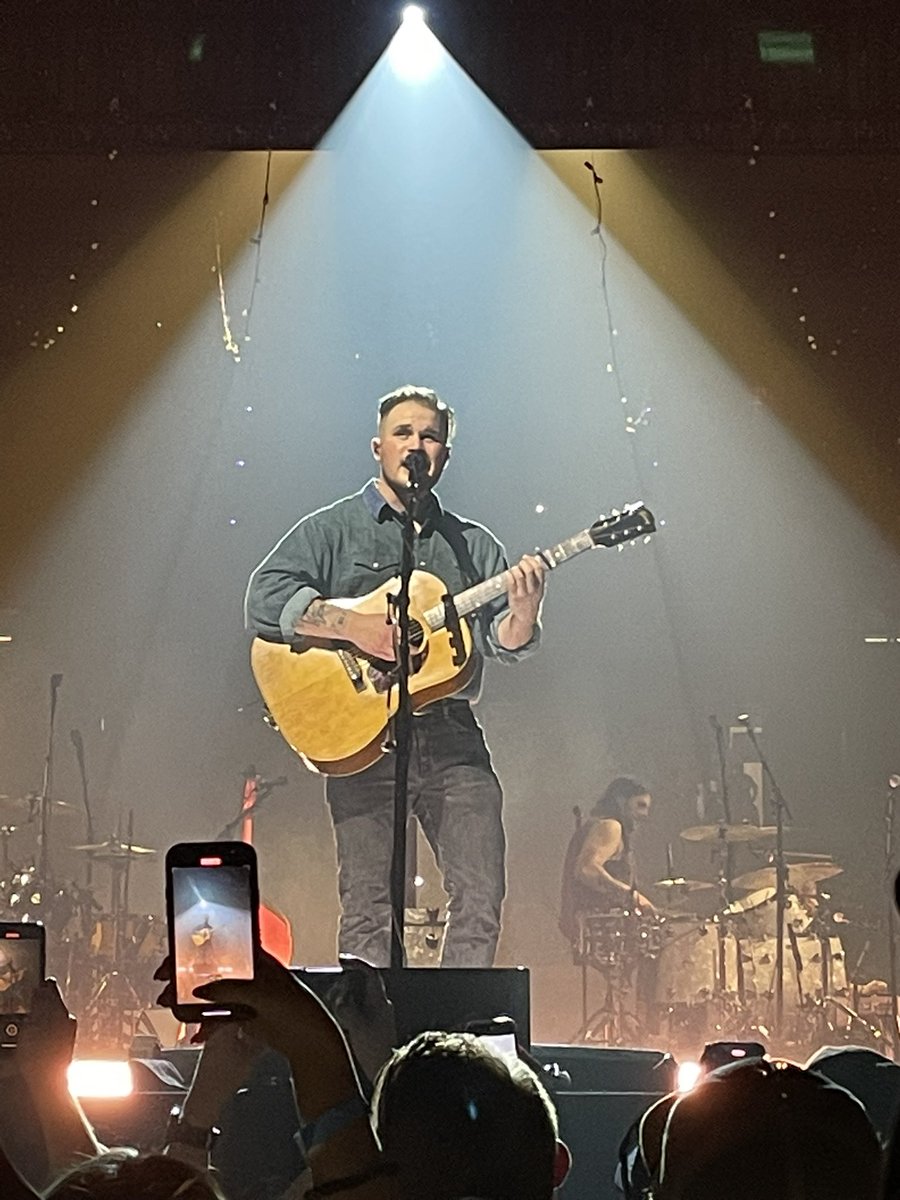 batmegg's tweet photo. @zachlanebryan Amazing show! https://t.co/a1uQvPEYL8