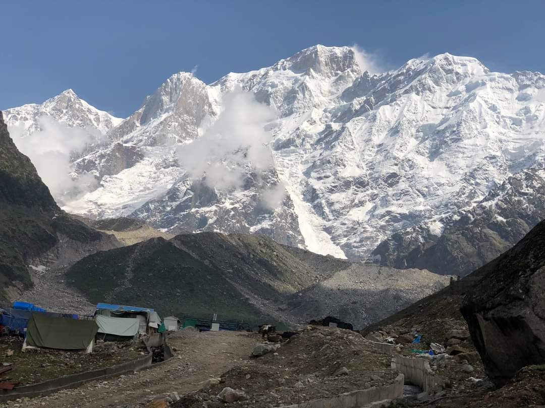 हिमालय का मनमोहक दृश्य...

#केदारनाथ जी के रास्ते में 💞
#Kedarnath ji 🙏