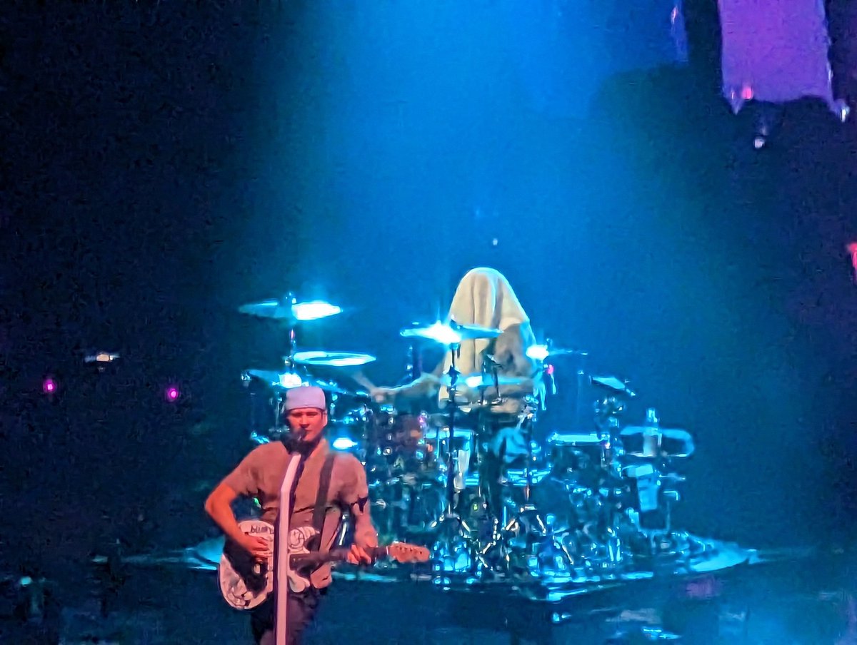 NedlohCS's tweet photo. Breaking tweet silence to say... It was great seeing Tom back with @blink182. What an amazing show. https://t.co/QRMpncXBr9