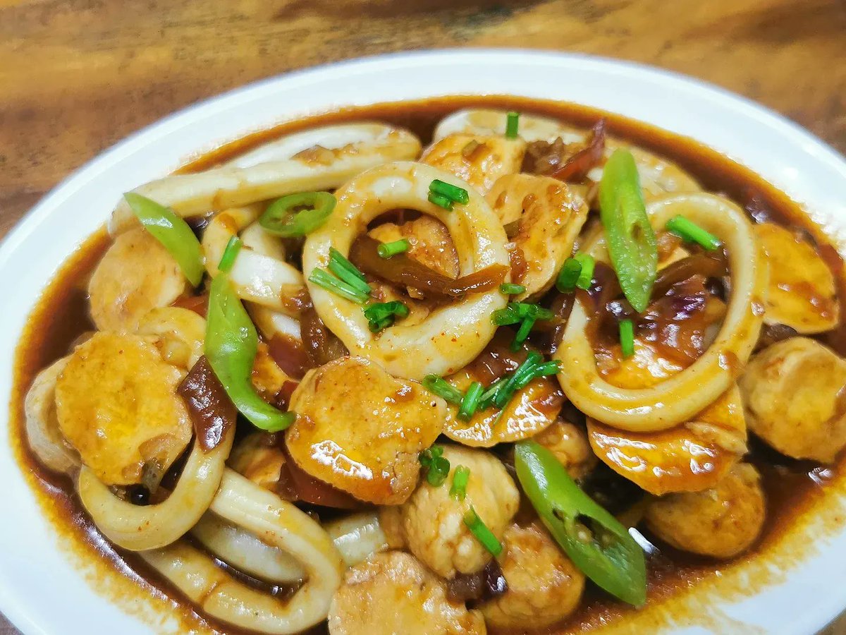 Spicy Stir-Fried Squid

#SpicyStirFriedSquid #SpicySquid #HazelsKitchen #HK #yummy #mustTry #HomemadeWithLOVE #StirFriedSquid