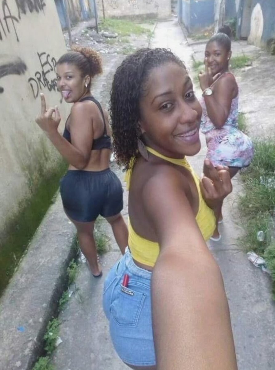 la cami me canso con "es una locaaaa"