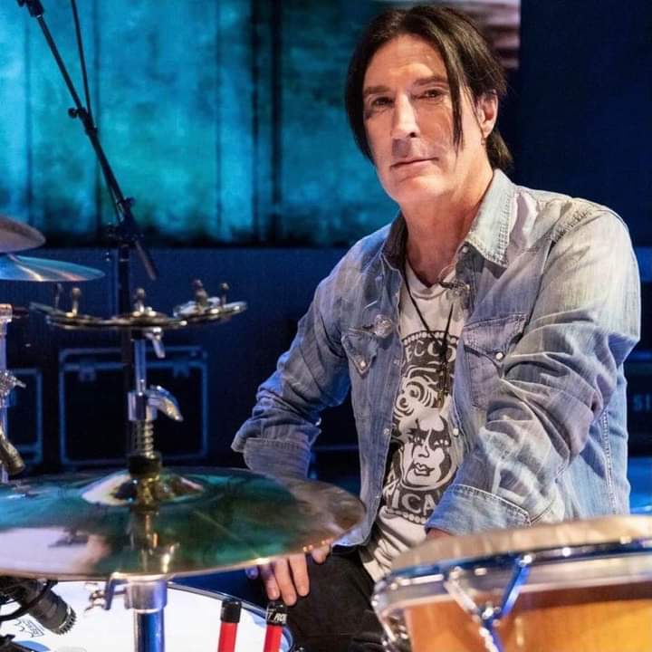 I\d like to wish a happy 57th birthday to Sean Kinney, drummer for Alice in Chains! 
