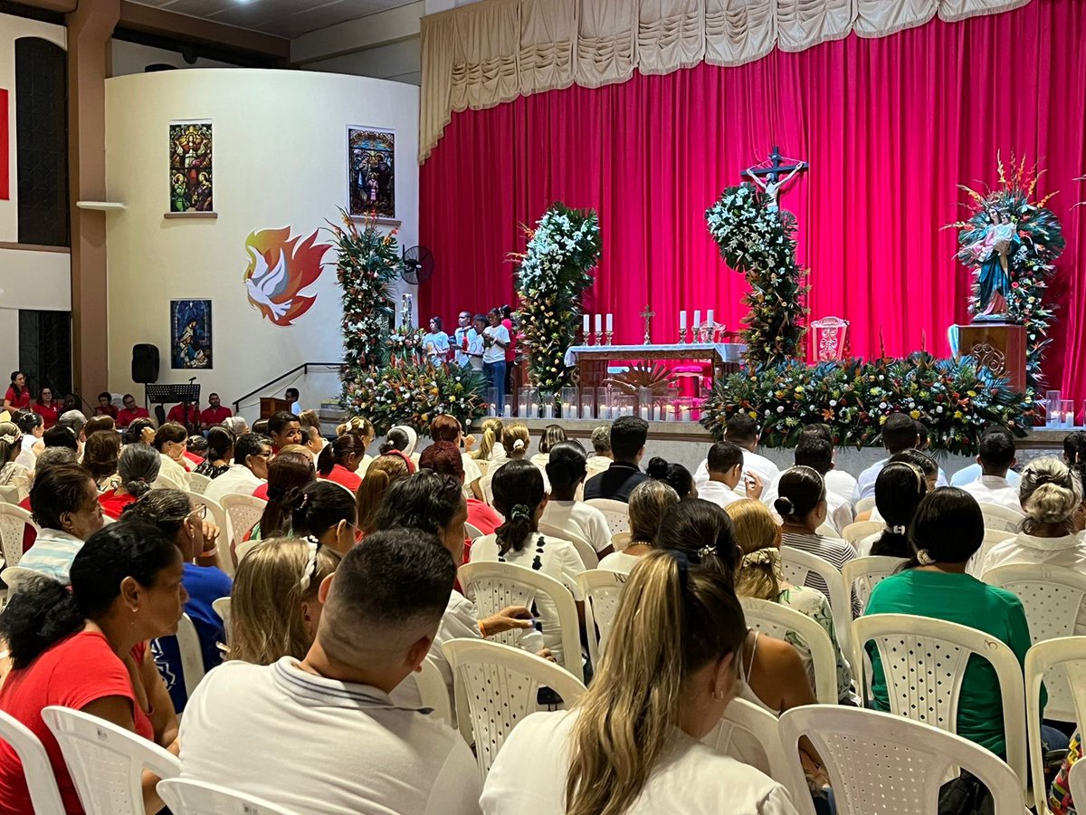 RCCCartagena's tweet photo. Con alegría y gozo vivimos nuestra Vigilia Arquidiocesana de Pentecostés https://t.co/ERFWFrGASV