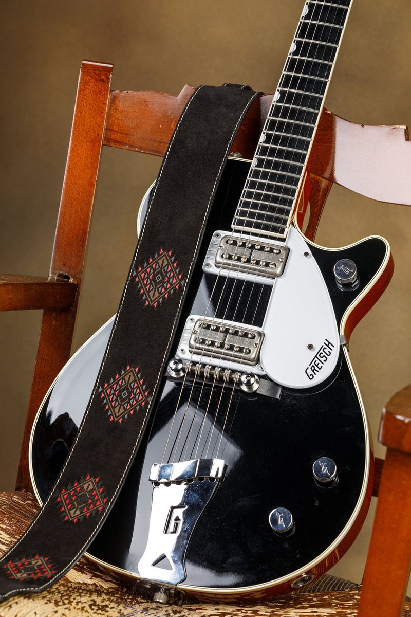 MJ_Online_Store's tweet image. Blue Bell Straps「Desperados Strap」
上質な #スウェードレザー に特殊技法を用いて色鮮やかな刻印が施された #Desperados シリーズが5月29日より発売開始となります。

↓ご注文はこちら↓
musette-japan.shop-pro.jp/?mode=srh&amp;amp;cid=…

#ギター #レザーストラップ #BlueBellStraps #ブルーベルストラップス