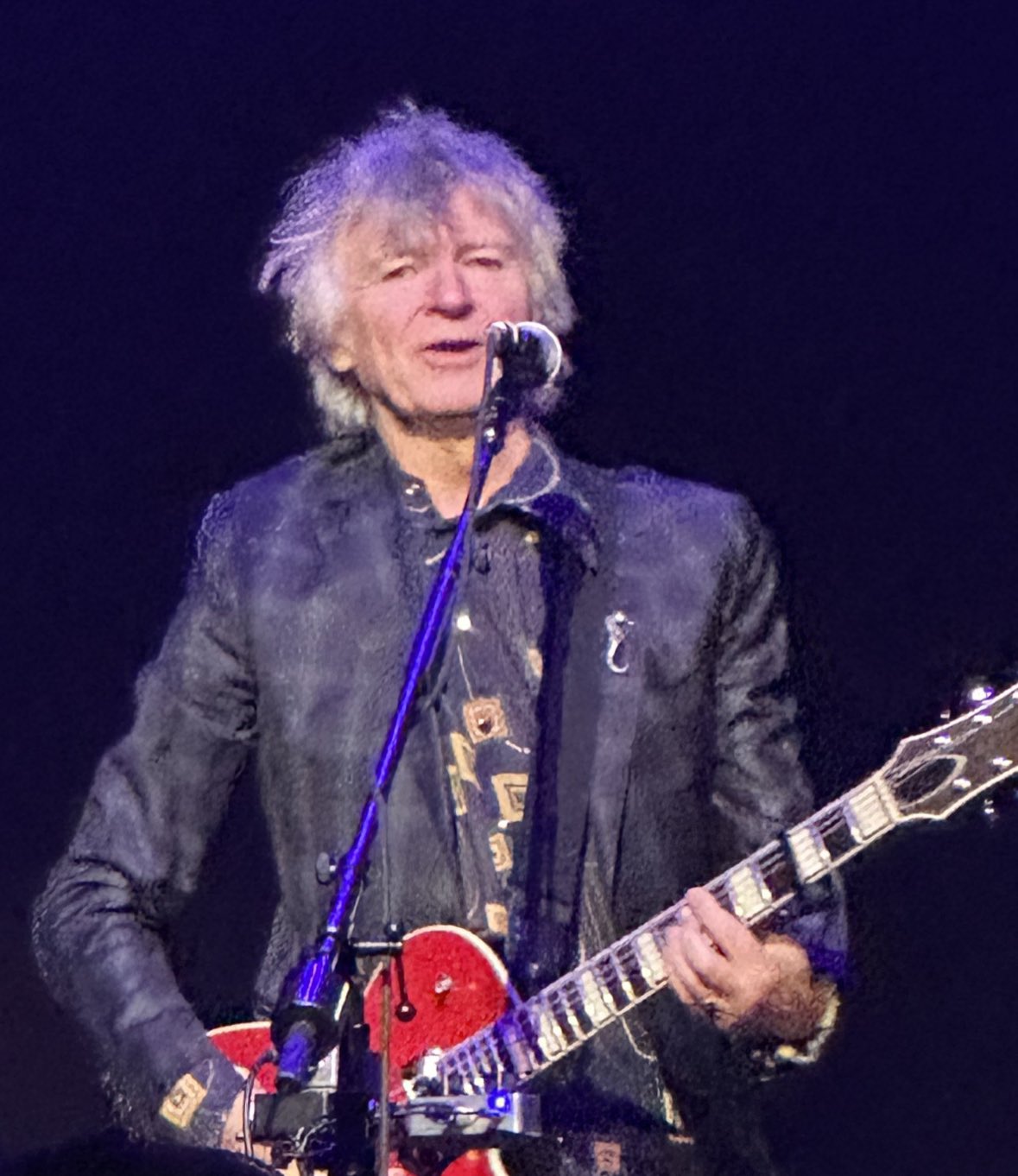  Happy birthday to the amazing Neil Finn! 