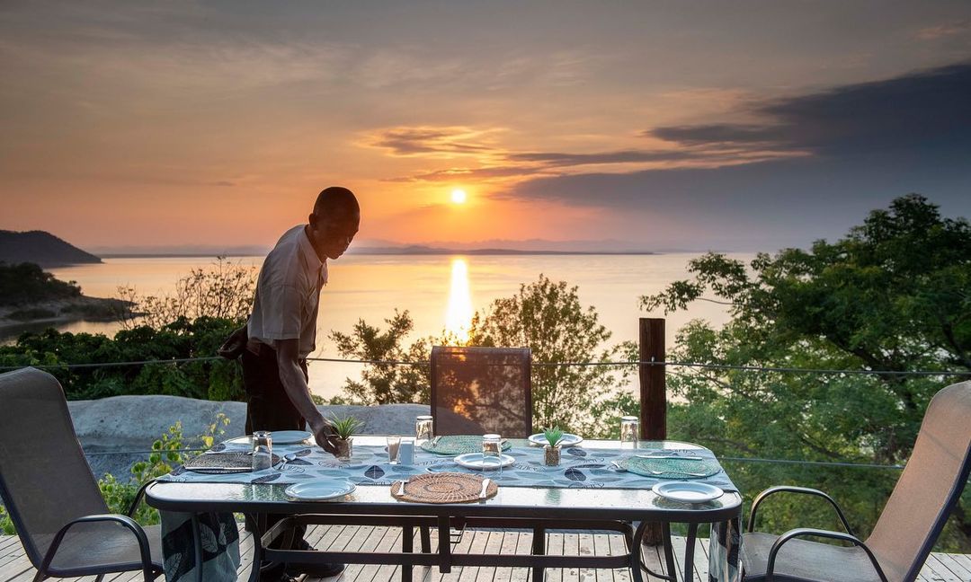 📌It's high time you take a vacation, and we will be here every single day to show you options of where you can go and at what cost🇿🇼

💠This beautiful lakeside lodge in Kariba is one of our client's favourites, and it goes for $396 with lunch, dinner, bed, and breakfast for 2