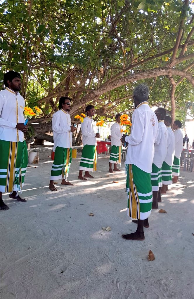 HCIMaldives's tweet photo. During HC @AmbMunu visit to V. Keyodhoo's with His Excellency FM of Maldives @abdulla_shahid, local artists gave a warm welcome with #boduberu, a traditional dance of #Maldives.
๐ฒ๐ป๐ค๐ฎ๐ณ
#IndiaMaldives
@MoFAmv @IndianDiplomacy https://t.co/6R0aUYv7Iu