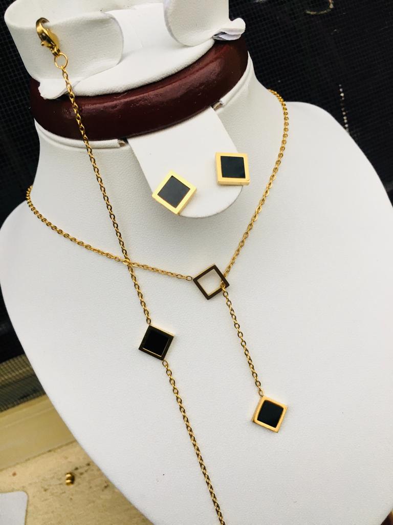 Complete set 3k
(Earring, necklace with handchain)
Contact 08169346142 on Whatsapp

Kindly retweet
#Accessories #explore #ednut #gistlover #foryoupage 