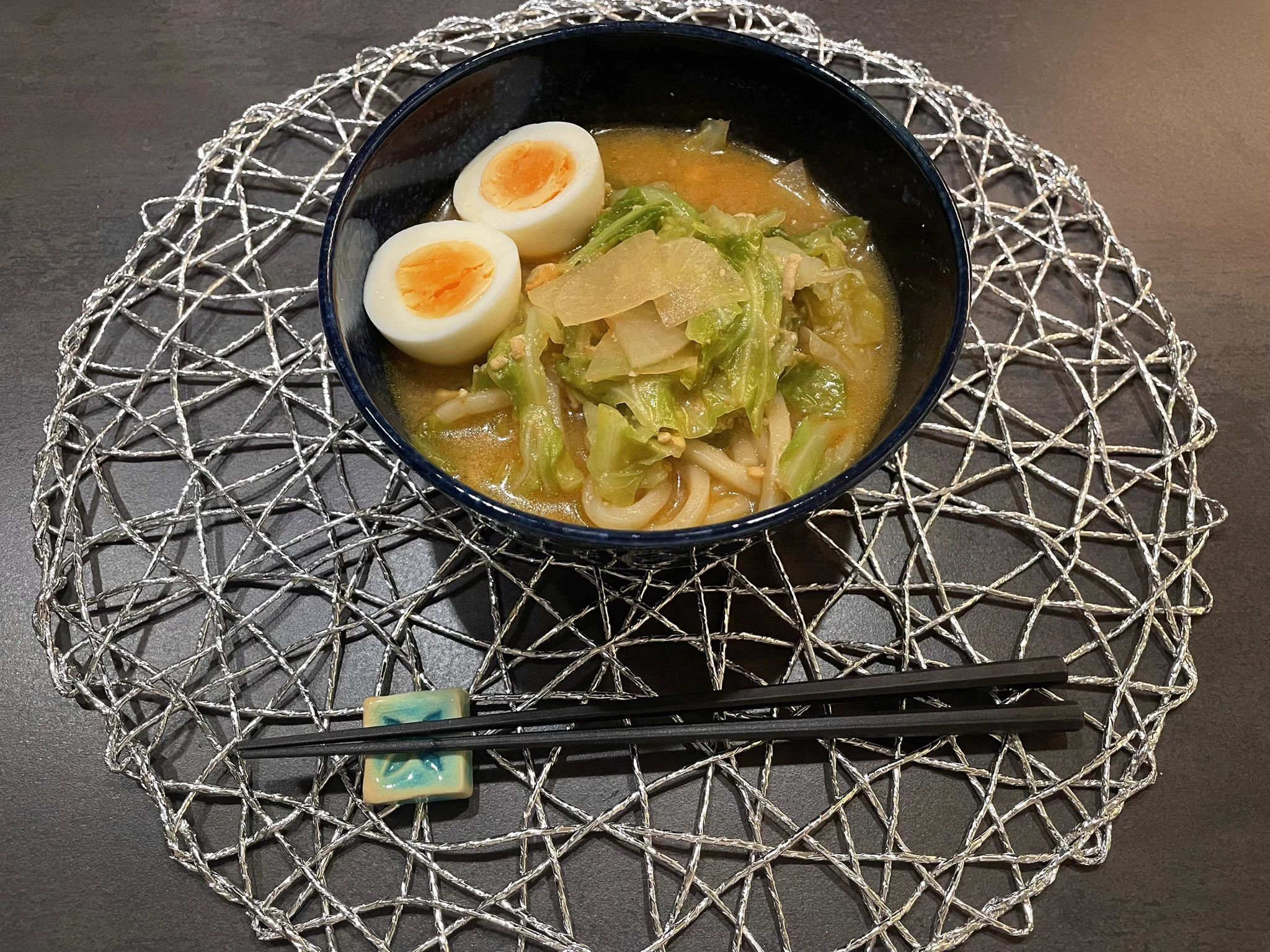 @mainooyatsu 驚きましたっ !! 🥢
ちょうど昨日の夜に初めて作っていただきましたが、奥深い濃厚なスープで本当にお店の味です🥹🤍とってもとってもとっっっても美味しかったです💫🫶🏻バターとコーンを入れ忘れたので次回は忘れずに🧈ニラと長ネギがなかったのでキャベツと大根にしましたが👌🏻でした🥰 