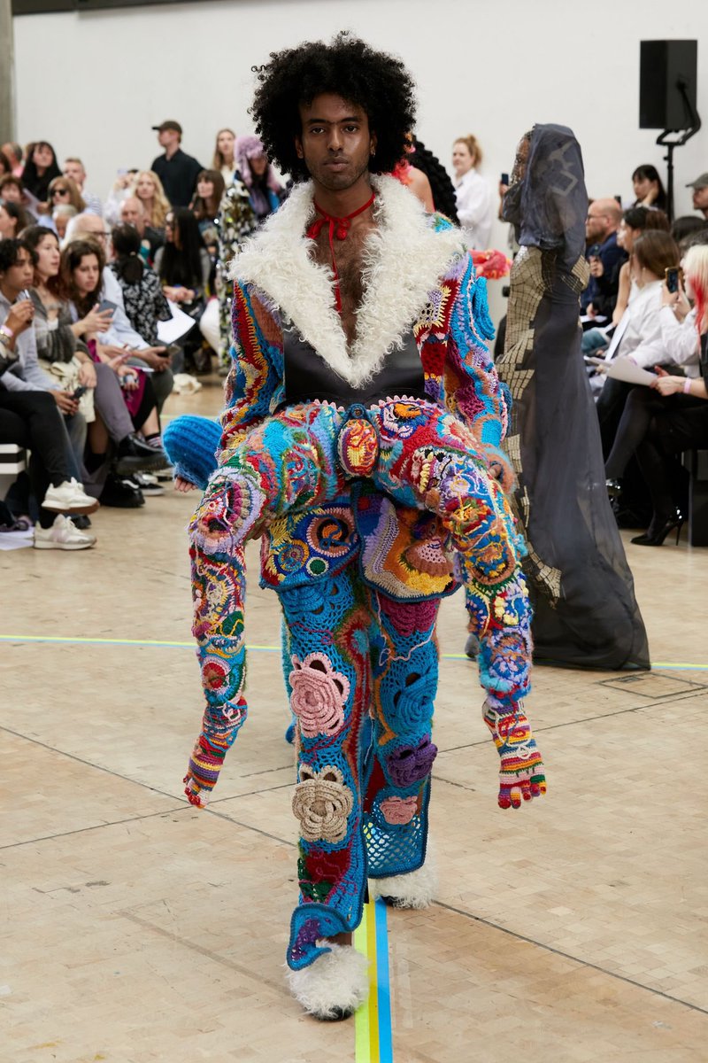 Hail_ET_'s tweet photo. Honoured to have had my first show with the incredibly talented graduating BA Central Saint Martins class. Thank you for the opportunity @csm_news @LOrealParisUK and most importantly to Fanny Ljungberg for allowing me to present her garments in this year’s #bafcsm23 https://t.co/R6YnIA7LT5