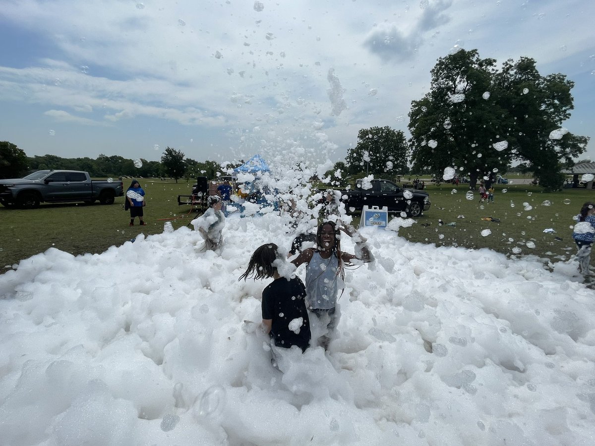 LamarTISD's tweet photo. Who wouldn’t want to end the year like this? #eoyblockparty @OttTempleISD @DMHiggs @Slay_EVERY_dayy @YBradTISD https://t.co/1i827KcDwt