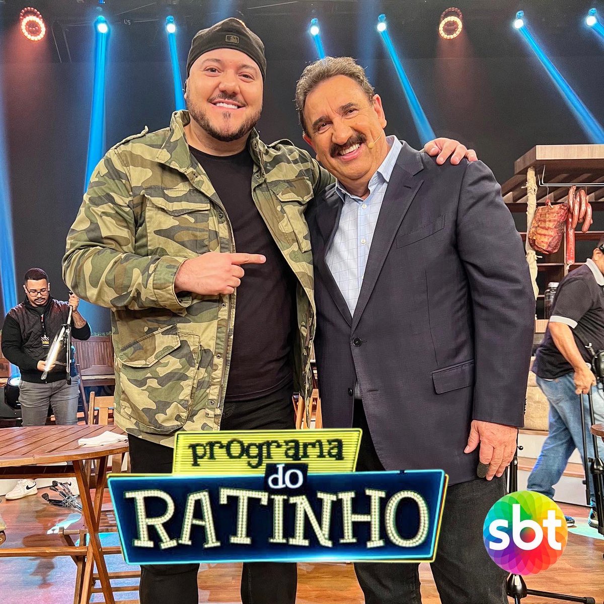 rodrigocaceres's tweet photo. 🎤📺 Daqui a pouco, a partir das 22h15, estarei no “Boteco do Ratinho” no @ratinhodosbt no @SBTonline com @GrupoDGoficial @LiMartinsReal @MariFernandezMF @mylenajoficial
#sbt #programadoratinho #ratinho #tvshow #botecodoratinho #entretenimiento #rodrigocaceres #demoniosdagaroa https://t.co/4CS1RZZ7cc