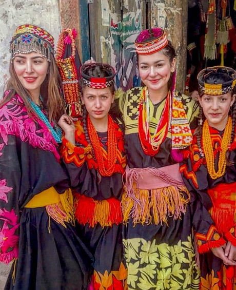 The Kalash people who are split between Afghanistan and Khyber Pakhtunkhwa, and have continuously practiced their traditional religion, which is a blend of  Hinduism, ancient Greek Paganism, and animism. Greek paganism is not truly a broken lineage due to this group.