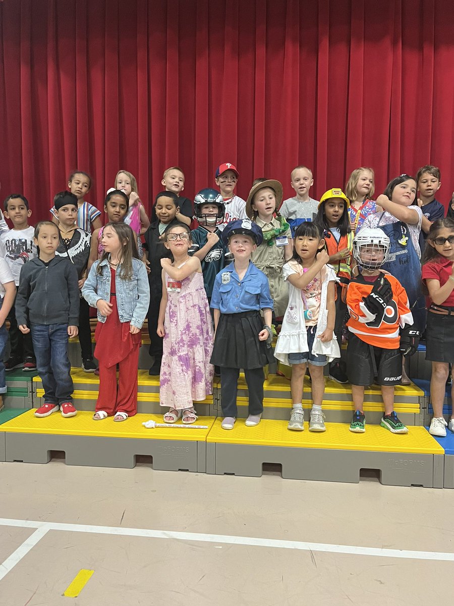 BransJessica's tweet photo. @ArtyHardyCE Thank you for the fantastic puppets, Mrs. Yocum for the music &amp; movements, and Mr. Brocious for the use of the gym for our annual 1st grade Job Fair. Thank you to all of our amazing families for your support &amp; help. Our students did a fabulous job yesterday! https://t.co/q3cWpyknxg