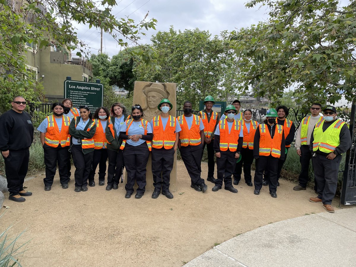 LA River Rangers and CleanLA crews out and about cleaning 🫧the LA River today! Interested in a job to help clean up your city? Apply now at hirelayouth.com 💻

Thanks to @CalVolunteers for supporting these beatification programs at the BPW. 🙌
