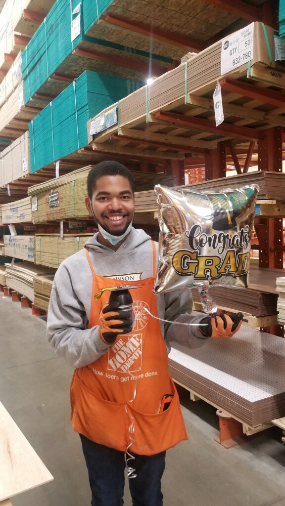 tonia_hd's tweet photo. Congratulations to our Grads! We are so proud of you. @daisycow824 @ReggieS66781573 @SamConley8 @stephen08792 @Joshheitkamp13 @kelly_broyles @KimGoldhardt187 https://t.co/xi6mp3FkIc