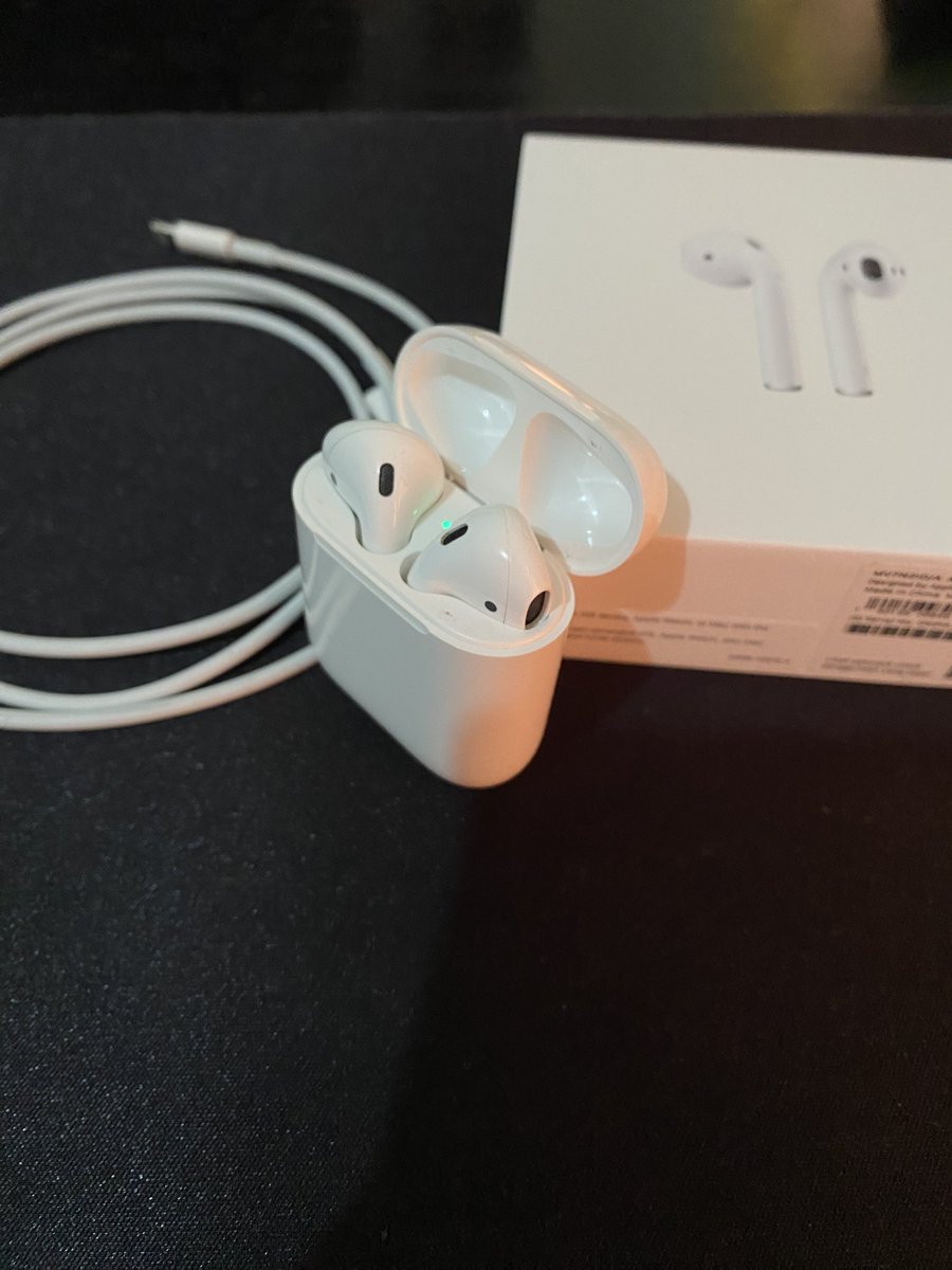 stevetbg_'s tweet photo. @bhaguz_403 For sale airpods gen 2. 
Barang masih mulus, tidak ada masalah. Baterai aman
Sisa garansi iBox ± 1 bulan lagi. Lengkap dus dan kabel ori bawaan. 1,5jt. Nego tivis. https://t.co/VQamyNmn9K