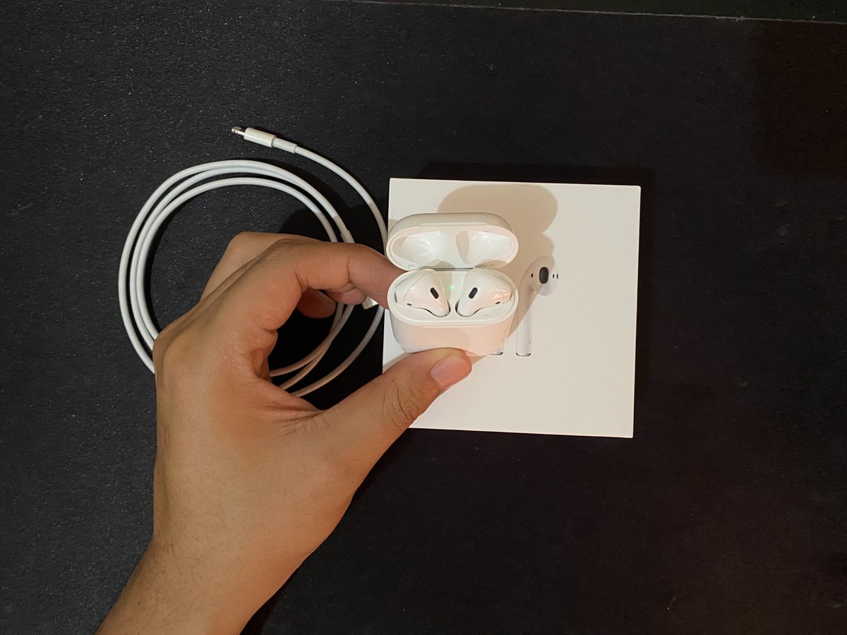 stevetbg_'s tweet photo. @bhaguz_403 For sale airpods gen 2. 
Barang masih mulus, tidak ada masalah. Baterai aman
Sisa garansi iBox ± 1 bulan lagi. Lengkap dus dan kabel ori bawaan. 1,5jt. Nego tivis. https://t.co/VQamyNmn9K