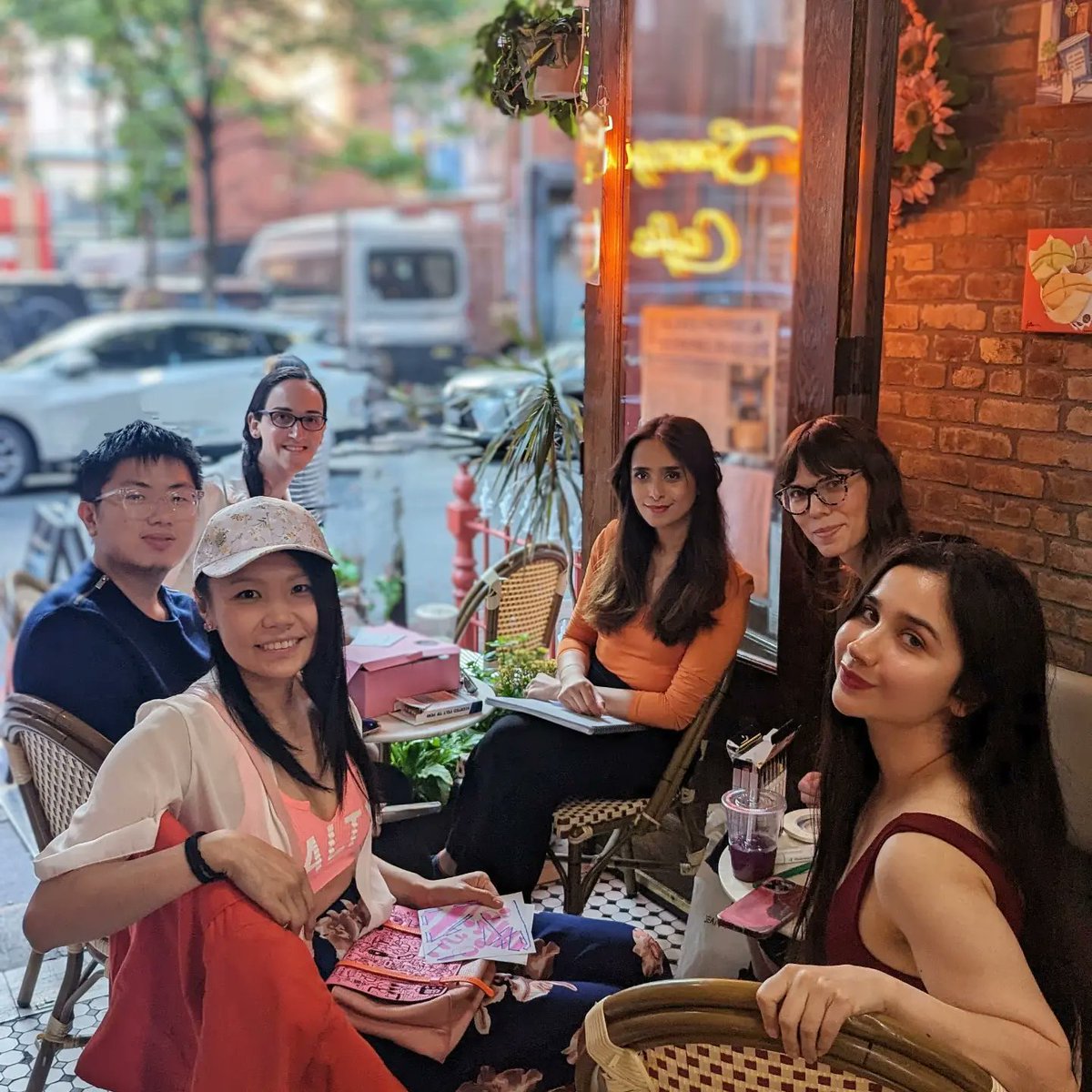 Girl ganggggggg!!!! We took Women in Games NYC out on the town this evening. Ate some cakes, had some lemonade, and made some art 💞🎨🍰

#womeningames #WomenInSTEM #gamedev #NYmakesgames
