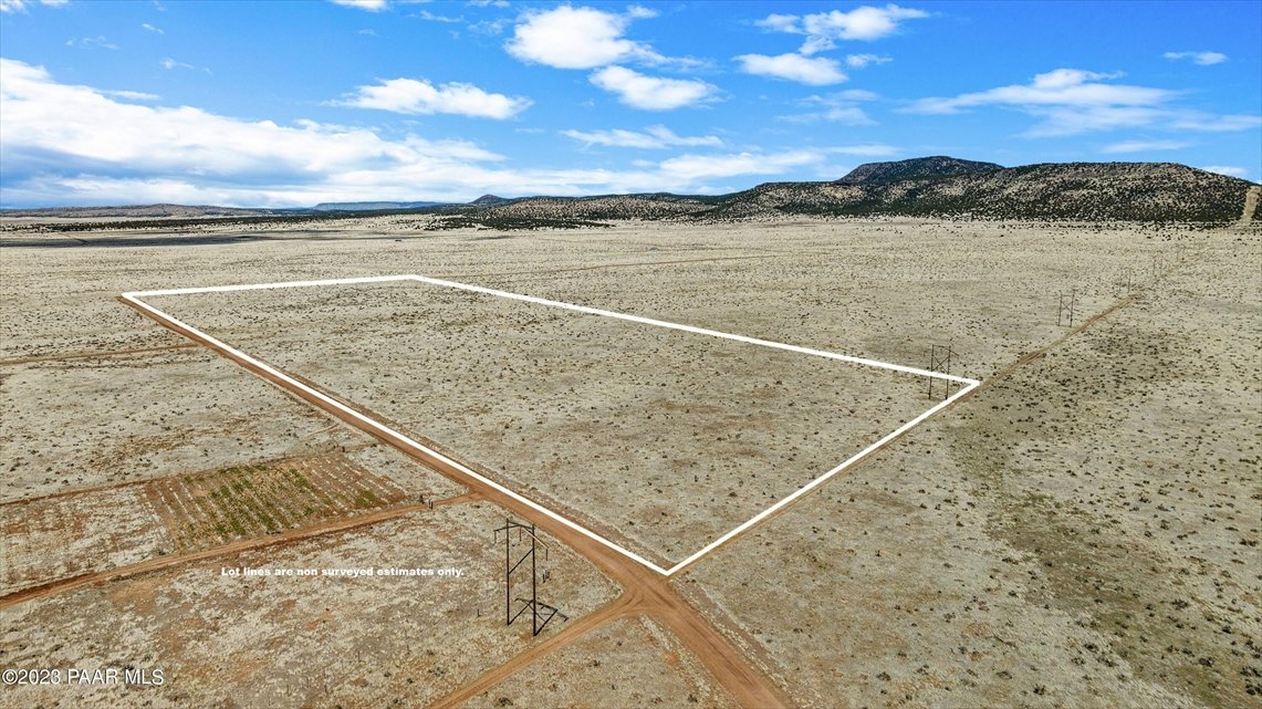 Enjoy your off-grid property on approximately 36 acres. 

🏞  Lot 1 Sierra Verde Ranch Unit 33, Seligman, AZ 86337

Contact Desiree Basua at:

☎️ (928) 377-0425
📧 Basuagroup@thekristancolenetwork.com

Listed by Desiree Basua, KW Arizona Realty

👉 shorturl.at/kqPS3

#goals