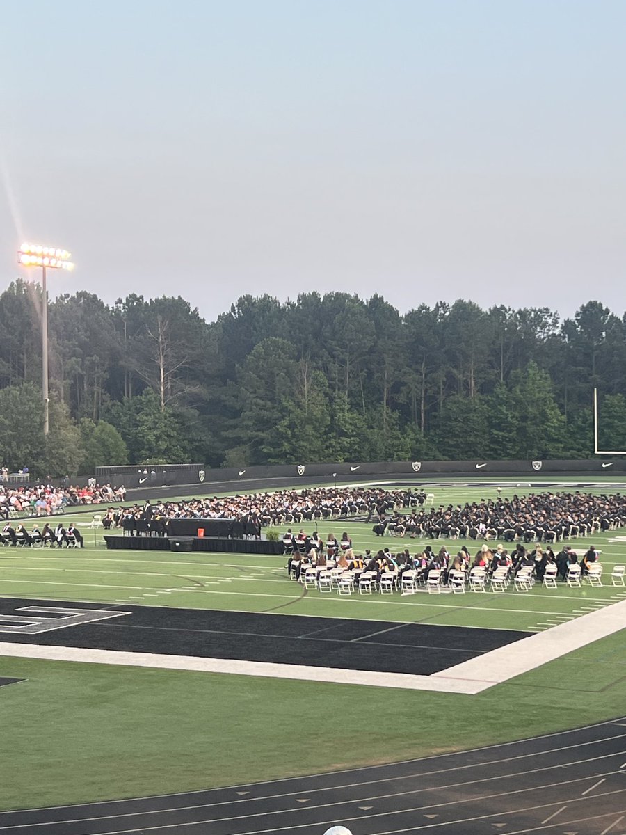 Congrats to our ⁦@AthleticsEP⁩ ⁦@eastpauldinghs⁩ Graduates! #FireTheCannon #BeGreat