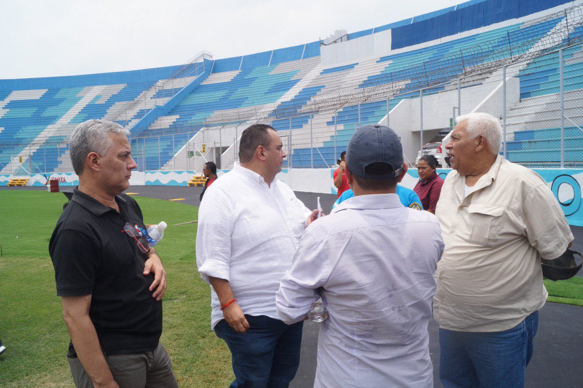 JorgeAldanaB's tweet photo. Como Alcalde del Distrito Central, me llena de orgullo poder contribuir a la revitalización del deporte en nuestra querida capital. 🏟️⚽

En sintonía con los esfuerzos de la Presidenta @XiomaraCastroZ  @condeporhn y su comisionado @moncadamario30 estamos comprometidos en apoyar iniciativas que permitan a nuestras y nuestros capitalinos disfrutar de espacios de calidad para la recreación familiar y la práctica deportiva. 👨‍👩‍👧‍👦🏀