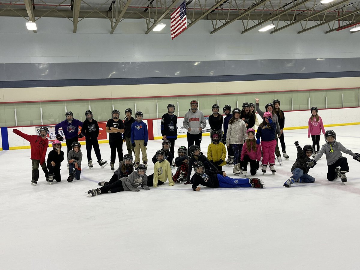 Ss in grade 3-8 had a great time on the ice today. Thank you St Clair Township for the ice time. <a href="/prinMooretown/">Mooretown C.P.S.</a> #lkdsb <a href="/LKelempro/">LKDSB Elem Program</a>