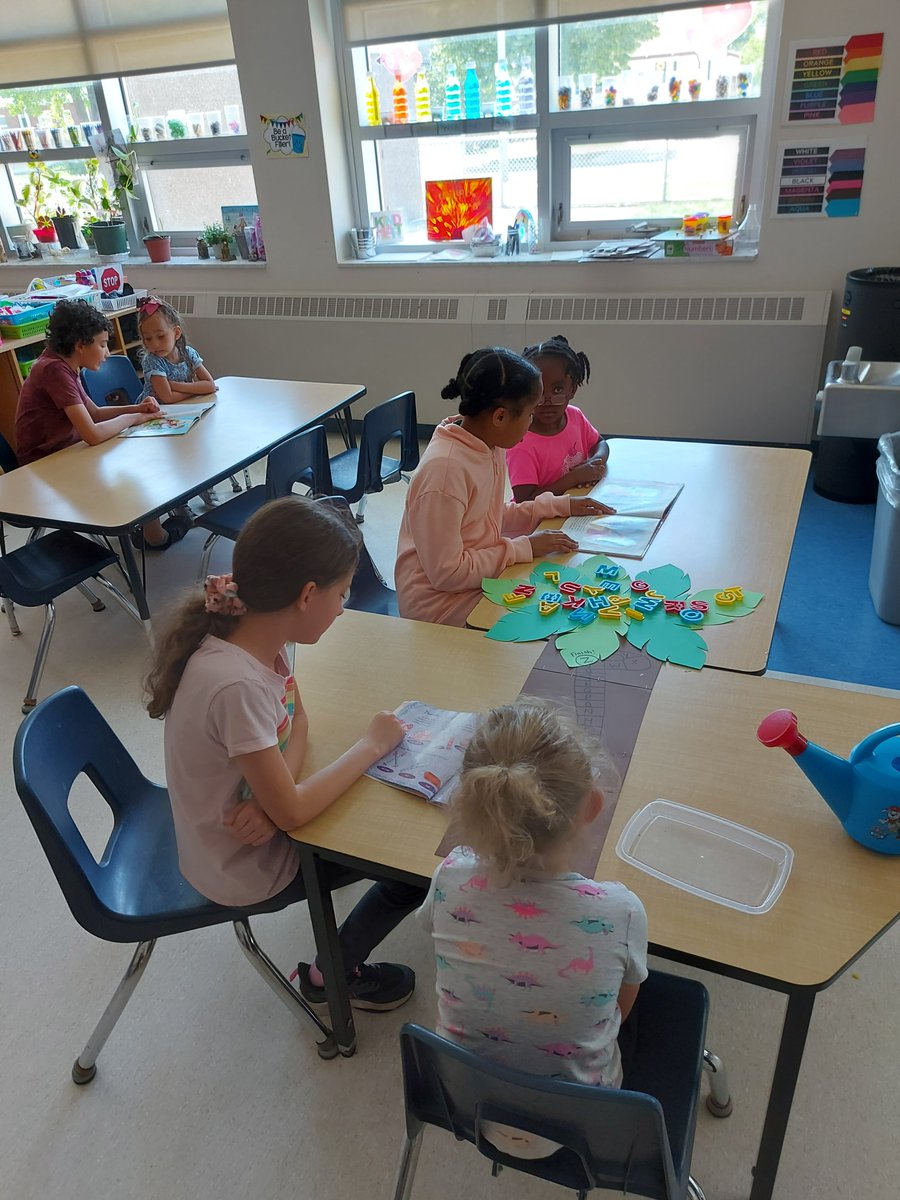 MrWell85's tweet photo. Today, grade 4/5 ventured downstairs and read with our friends in early years. As you can see, both kinders and juniors had a wonderful time together. @MariaDrouillard @HoffmanSartor @gecdsb https://t.co/qpMUYGWZYd