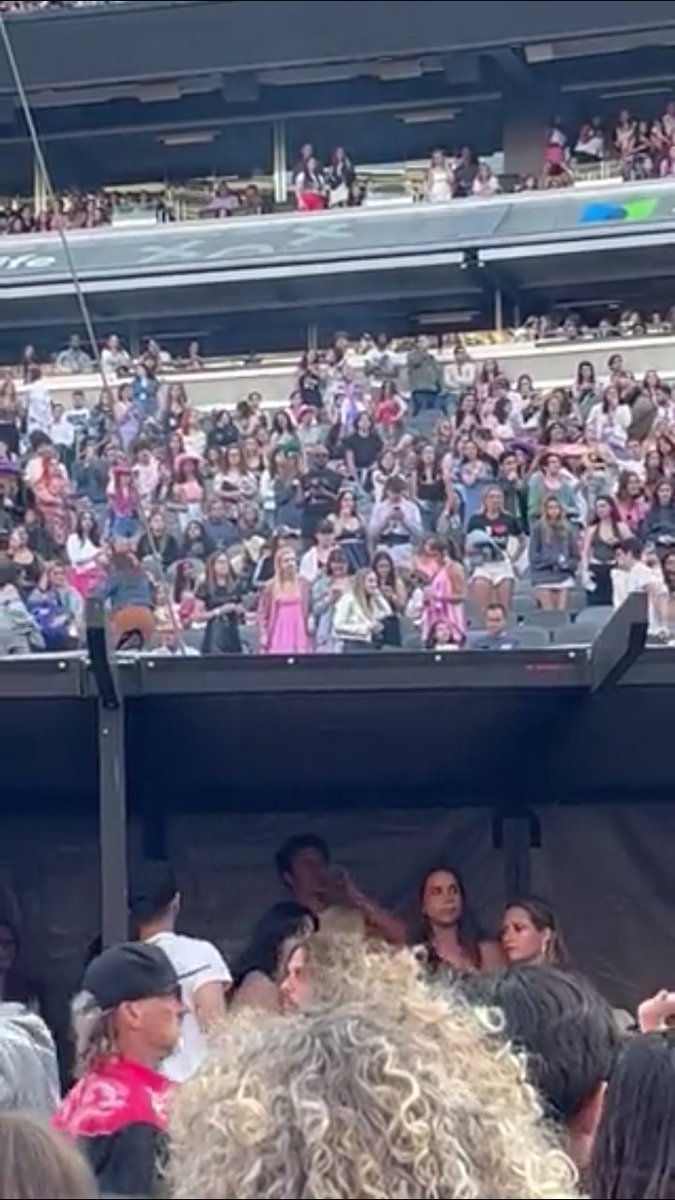 shawndaily on Twitter "Shawn Mendes and Camila Cabello at Taylor Swift