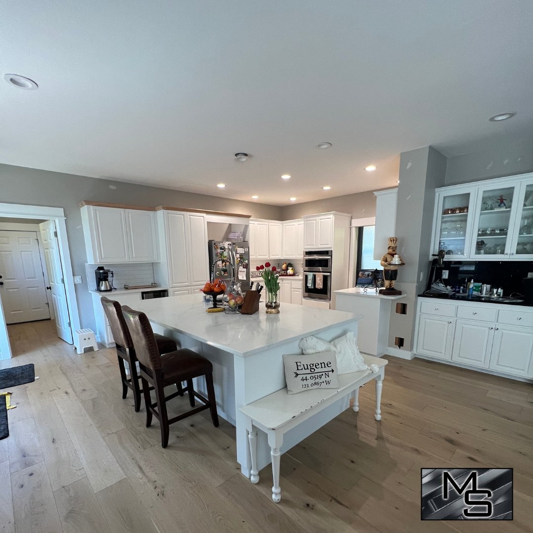 mcontractorllc's tweet photo. Check out this gorgeous kitchen transformation we recently completed in #EugeneOregon! Swipe to see the before. 👉
Locally owned and operated general contracting company in #SpringfieldOregon. Licensed, bonded, &amp; insured! CCB# 223172

#kitcheninspo #kitchenremodel https://t.co/XvjQAIN8B9