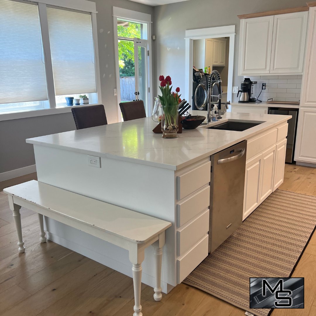 mcontractorllc's tweet photo. Check out this gorgeous kitchen transformation we recently completed in #EugeneOregon! Swipe to see the before. 👉
Locally owned and operated general contracting company in #SpringfieldOregon. Licensed, bonded, &amp; insured! CCB# 223172

#kitcheninspo #kitchenremodel https://t.co/XvjQAIN8B9
