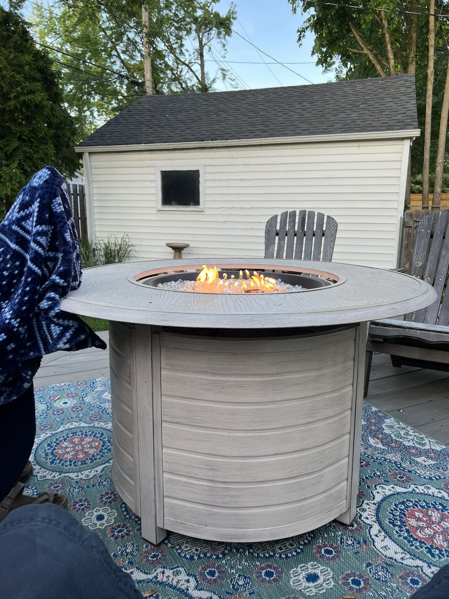 curlrq's tweet photo. A fire, my wife, dogs and @davematthewsbnd on @SIRIUSXM
What more can 1 man ask for? I know! #goodgoodtime https://t.co/BHZxhqoqGO
