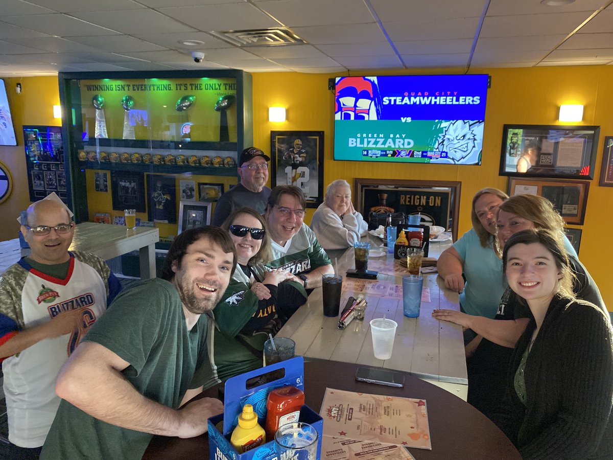 FB_Coach_Nap's tweet photo. Hey ⁦@gbblizzard⁩, the gang’s all here, cheering the team on from TNT’s Sports Bar &amp; Grill!  #getblizzy and retweet us! https://t.co/yzXZiJLZgD