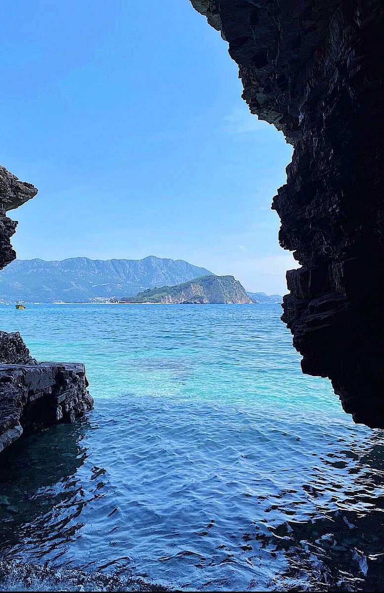 MV98570543's tweet photo. The sea is emotion incarnate. It loves, hates, and weeps. It defies all attempts to capture it with words and rejects all shackles. 🌊

No matter what you say about it, there is always that which you can't✨

#Sealovers #Blue #Travel #ThisMorning https://t.co/QNBHmvJafi