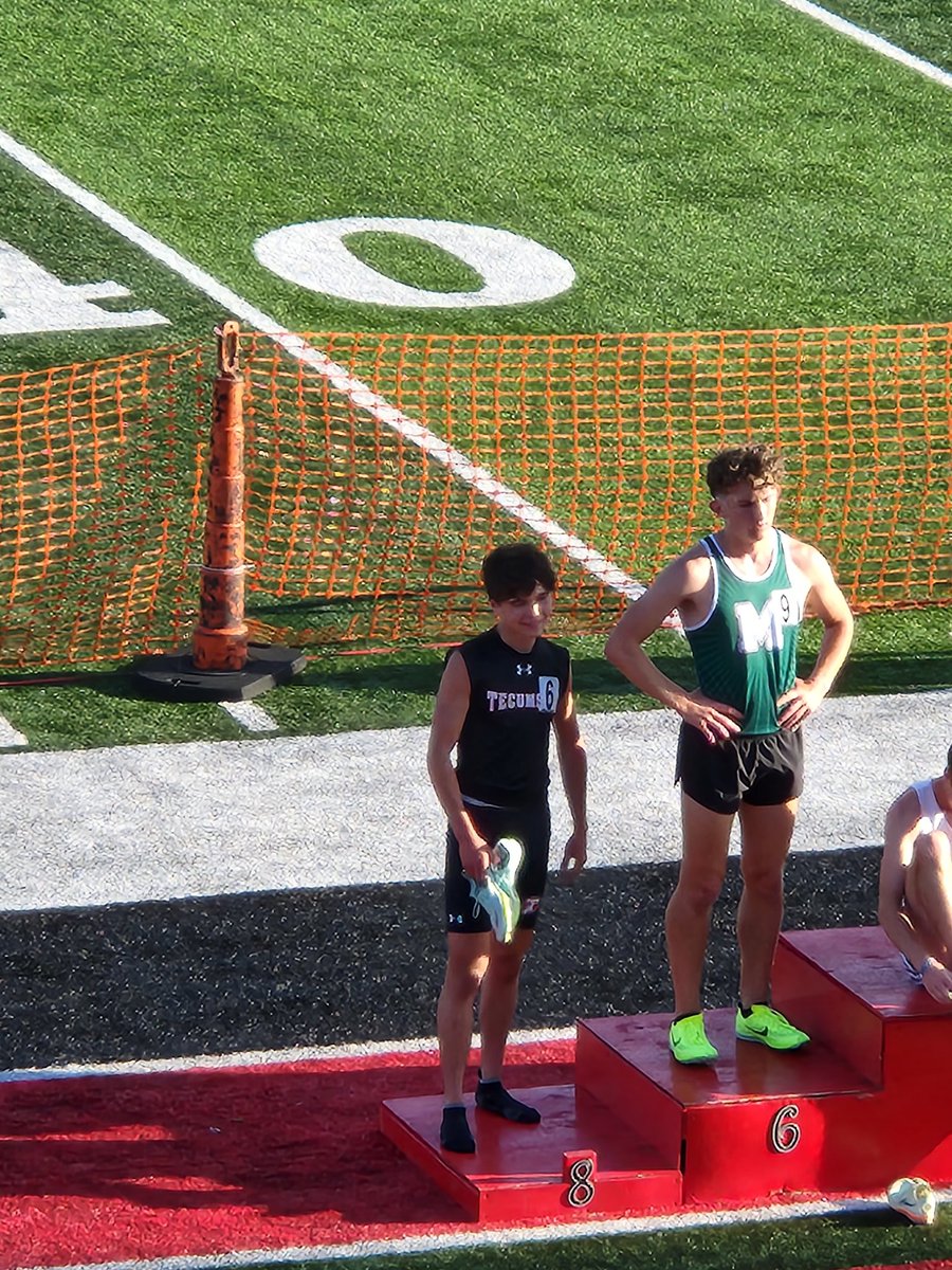 Tecumseh_Arrows's tweet image. Parker Jackson finished 8th in the 1600m Run at the Regionals. He ran a tough gusty race. He made the podium. Great Job!