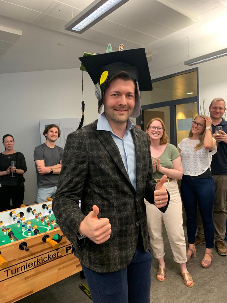 Successfully defended my #thesis today! Thanks to everyone who supported me during my #phdlife ! I'm looking forward to new collaborations and projects as a #postdoc now. (photo credits go to Tammy, thanks!)