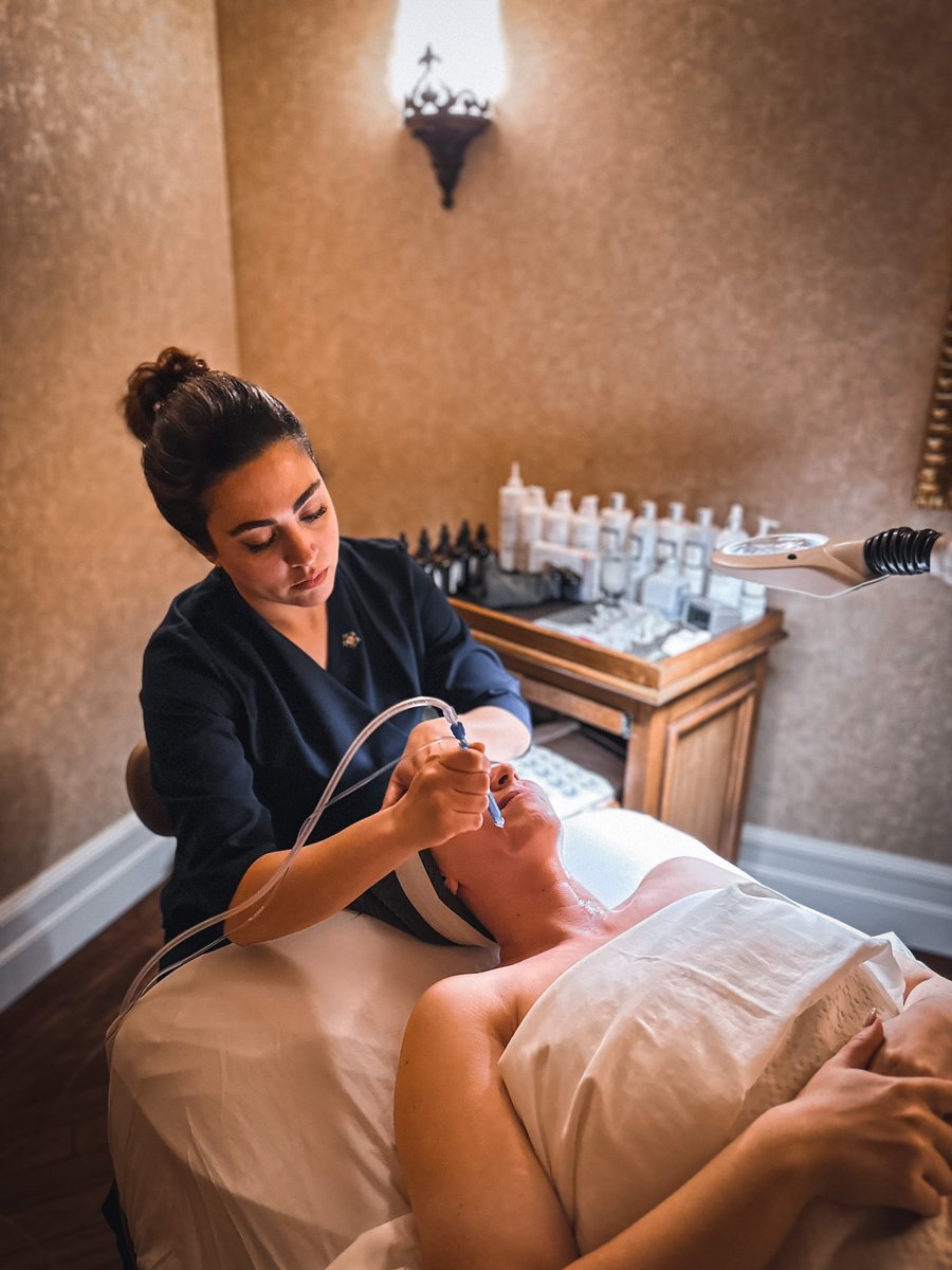 Get your glow on with jetpeel treatments now available at The Fairmont Spa &amp; Wellness ✨

Your elevated spa day awaits! Link in bio to book your experience.