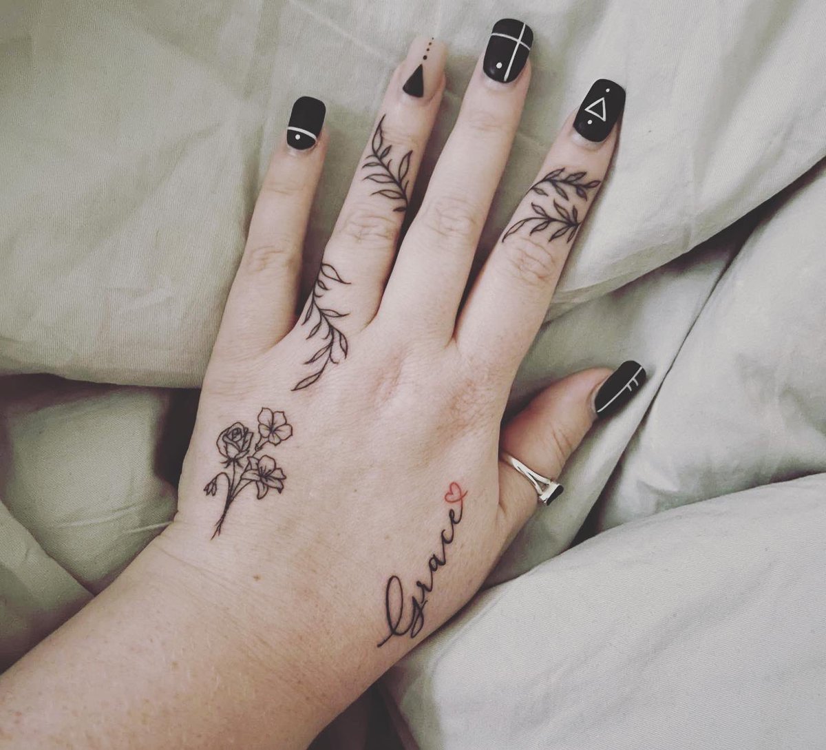 msbenav's tweet photo. My hand tattoos are 💯 https://t.co/OsEAs4Kzmz