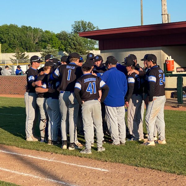sfieldathletics's tweet photo. Last huddle of the season for these boys. We’re proud of what you accomplished, heads up! ⚾️💙@BluedevilBaseb3 https://t.co/5KbwNKd5gj