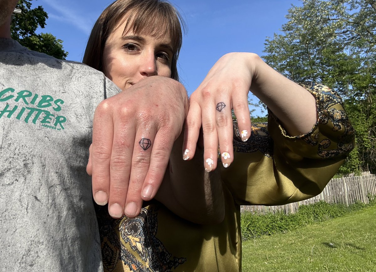 “you make your own life” w/ <a href="/chalipittman/">chali</a> 

Crystal City by @Cribshitter 
youtu.be/LZw7g8VScAI