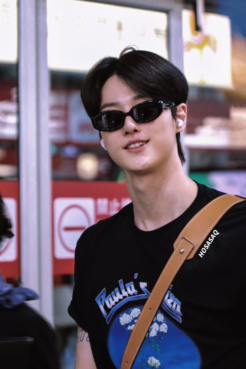 230526 澳门到达
只因为在人群中多看了你一眼
#조승연 #woodz
#WOODZ_WORLD_TOUR