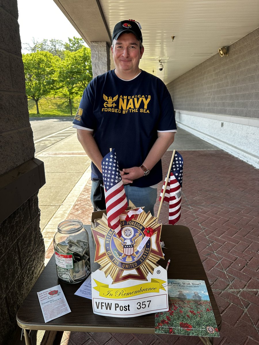 Here is one of the #good #guys my #husband #proud #Veteran of @USNavy #volunteer with the @VFWHQ #MemorialDay2023 #NeverForget #RememberAndHonor #service #respect @PriceChopper in @SchdyCountyNY