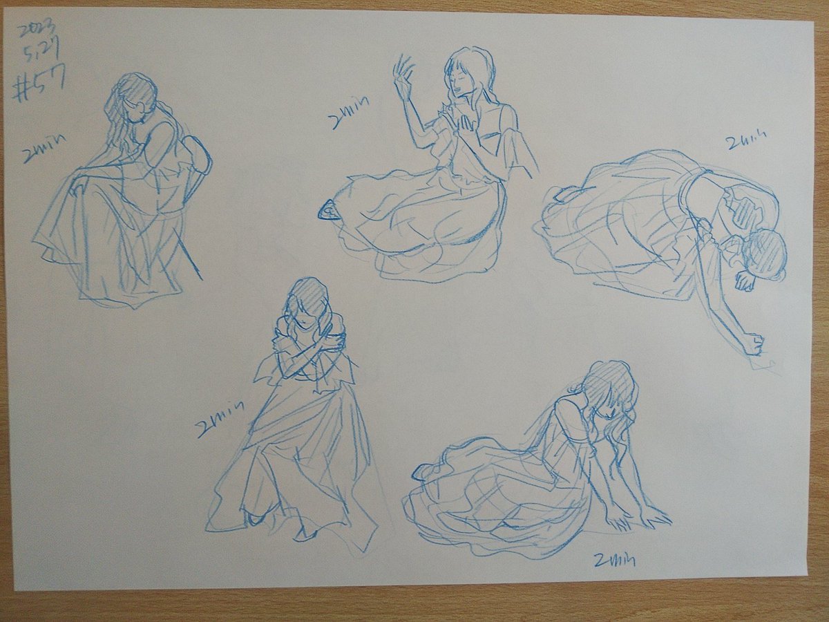 #さとまこクロッキー
#今日のクロッキー

＃57&amp;58
くしゃっとなったドレスのシワ、多少自由に描いても間違いにはならないけど、だったらどんな線を入れればいいかなと迷った。ドレスも中華服も美しかった✨ https://t.co/xgySRnZK4o